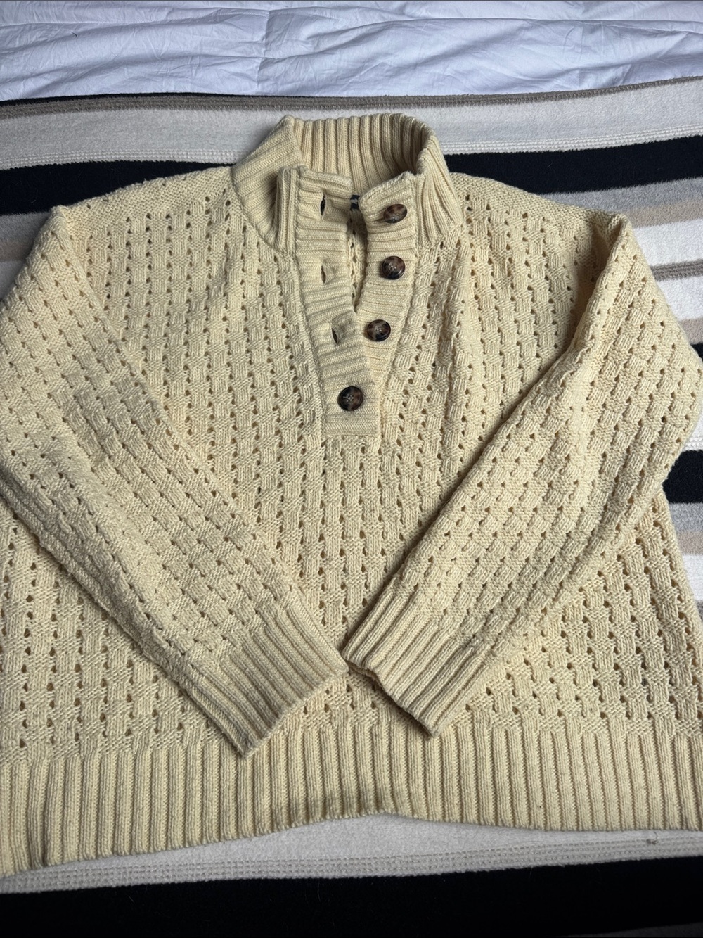 Women’s pale yellow / Cream Button-Neck Knit Sweater